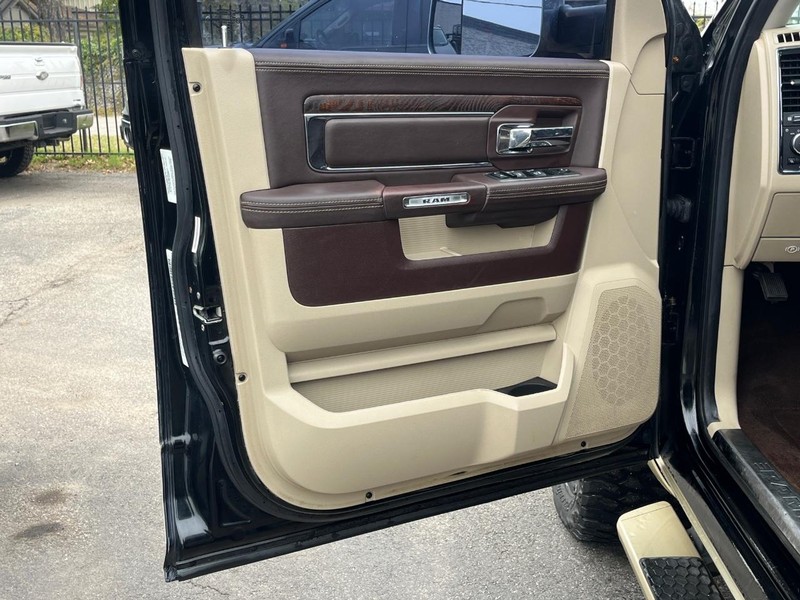 Ram 1500 Vehicle Full-screen Gallery Image 06