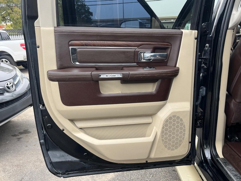 Ram 1500 Vehicle Full-screen Gallery Image 09