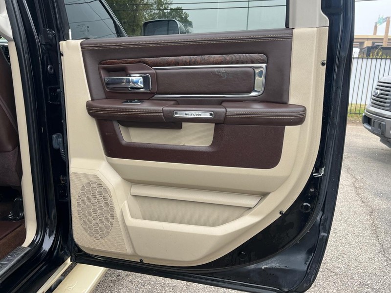 Ram 1500 Vehicle Full-screen Gallery Image 14