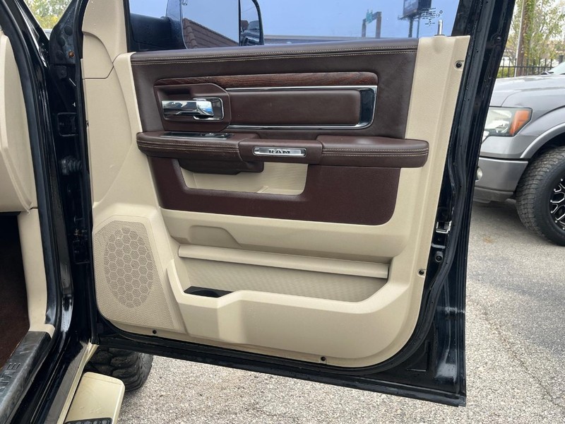 Ram 1500 Vehicle Full-screen Gallery Image 17