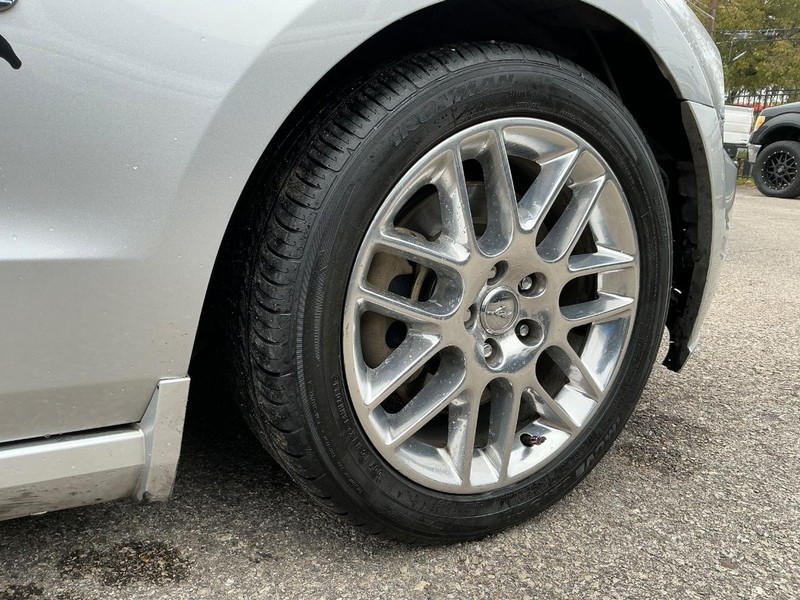 Ford Mustang Vehicle Full-screen Gallery Image 19