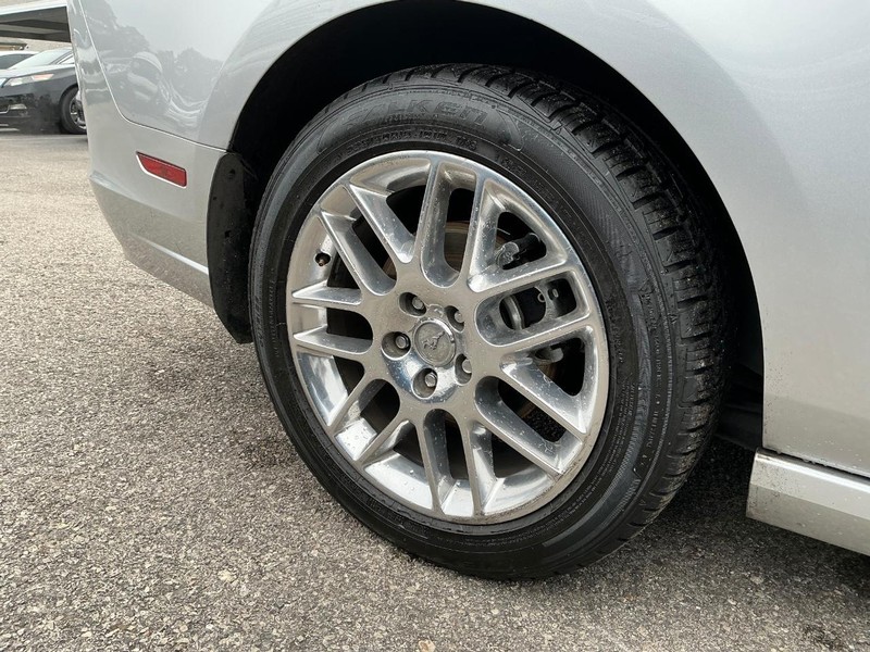 Ford Mustang Vehicle Full-screen Gallery Image 21