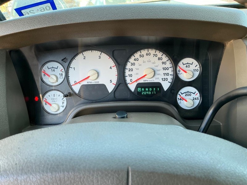 Dodge Ram 3500 Vehicle Full-screen Gallery Image 06