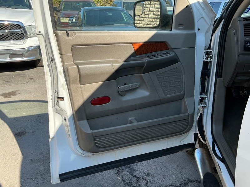 Dodge Ram 3500 Vehicle Full-screen Gallery Image 07