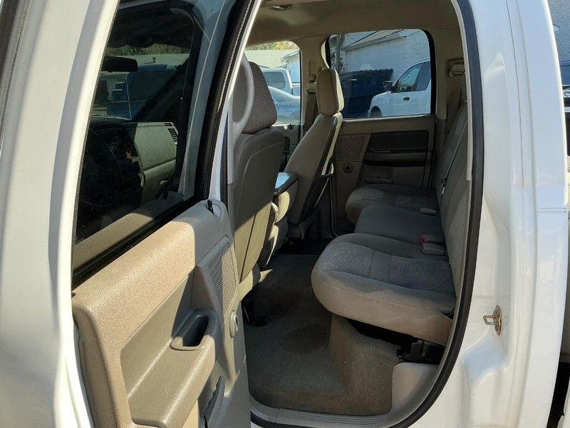 Dodge Ram 3500 Vehicle Full-screen Gallery Image 11