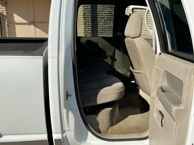 Dodge Ram 3500 Vehicle Full-screen Gallery Image 13