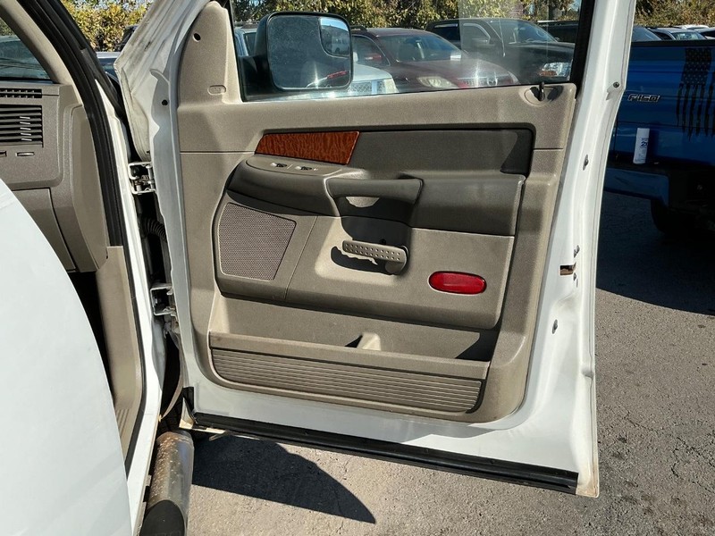 Dodge Ram 3500 Vehicle Full-screen Gallery Image 14