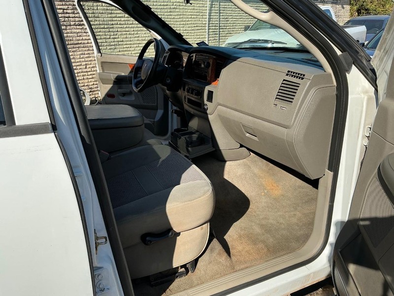 Dodge Ram 3500 Vehicle Full-screen Gallery Image 16