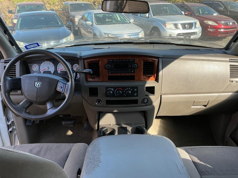 Dodge Ram 3500 Vehicle Full-screen Gallery Image 17