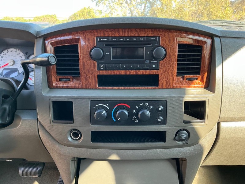 Dodge Ram 3500 Vehicle Full-screen Gallery Image 18