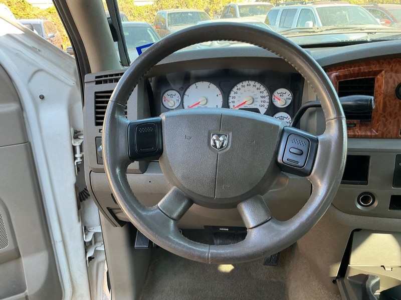 Dodge Ram 3500 Vehicle Full-screen Gallery Image 19