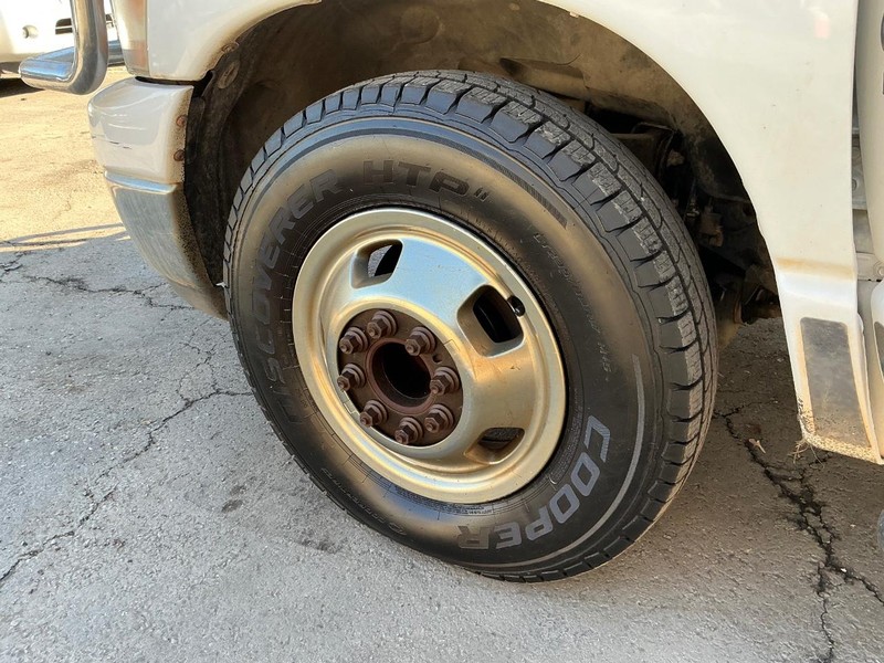 Dodge Ram 3500 Vehicle Full-screen Gallery Image 21