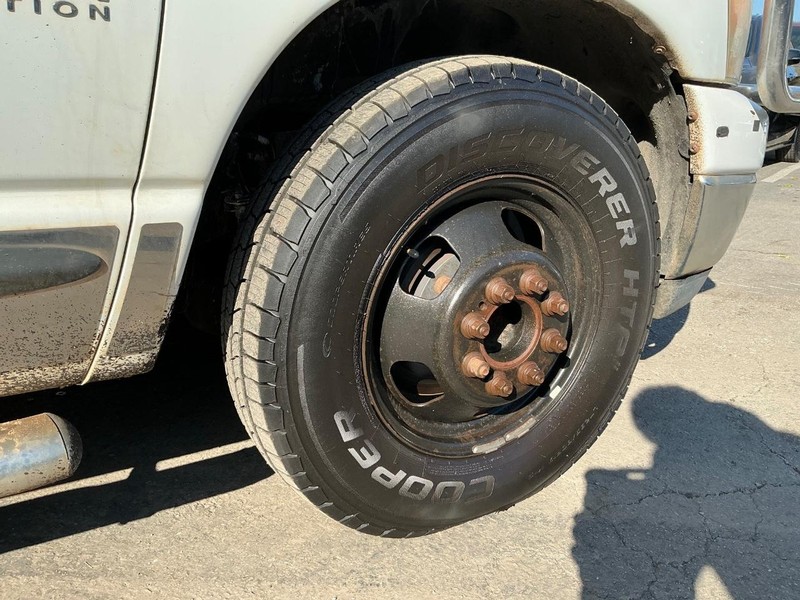 Dodge Ram 3500 Vehicle Full-screen Gallery Image 24