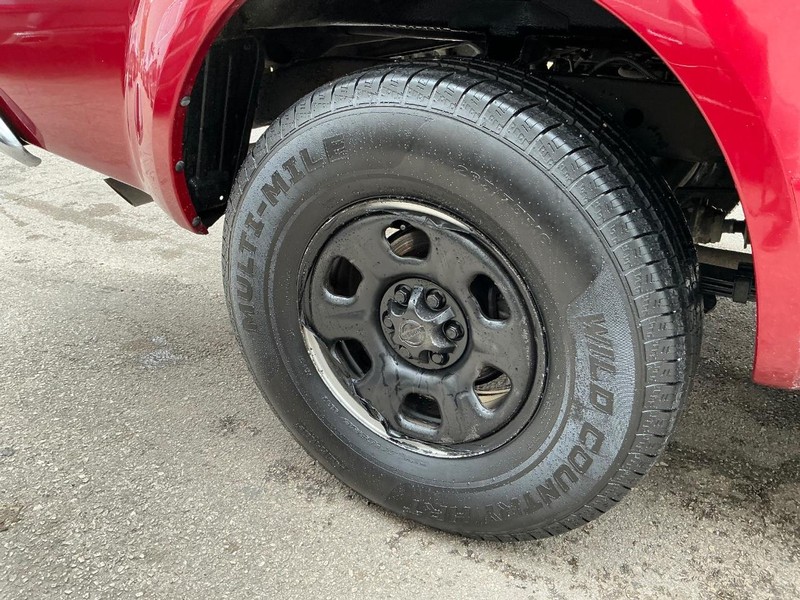 Nissan Frontier Vehicle Full-screen Gallery Image 06