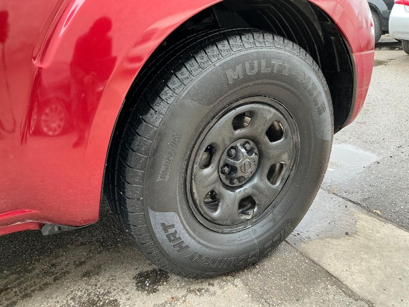 Nissan Frontier Vehicle Full-screen Gallery Image 07