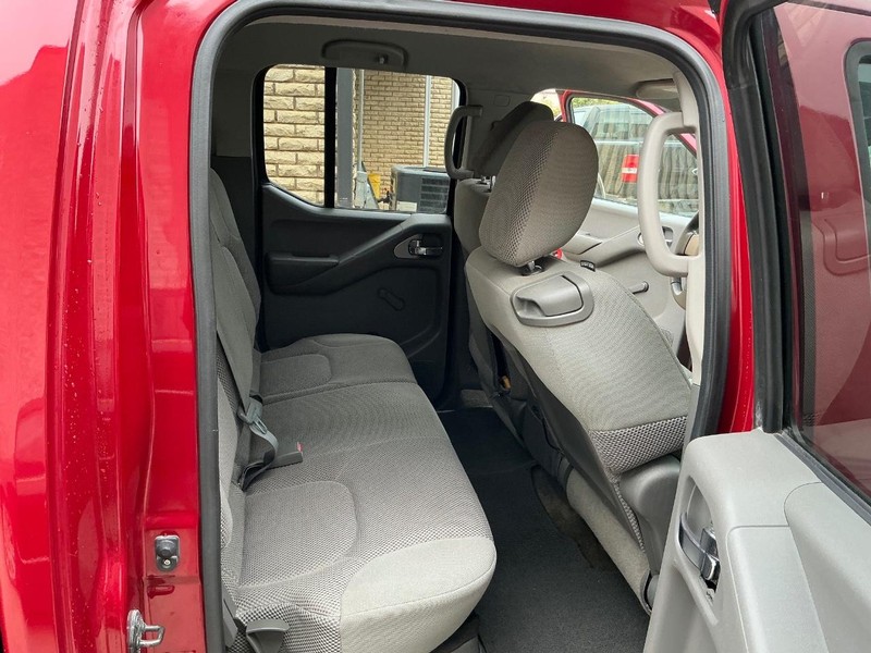 Nissan Frontier Vehicle Full-screen Gallery Image 11