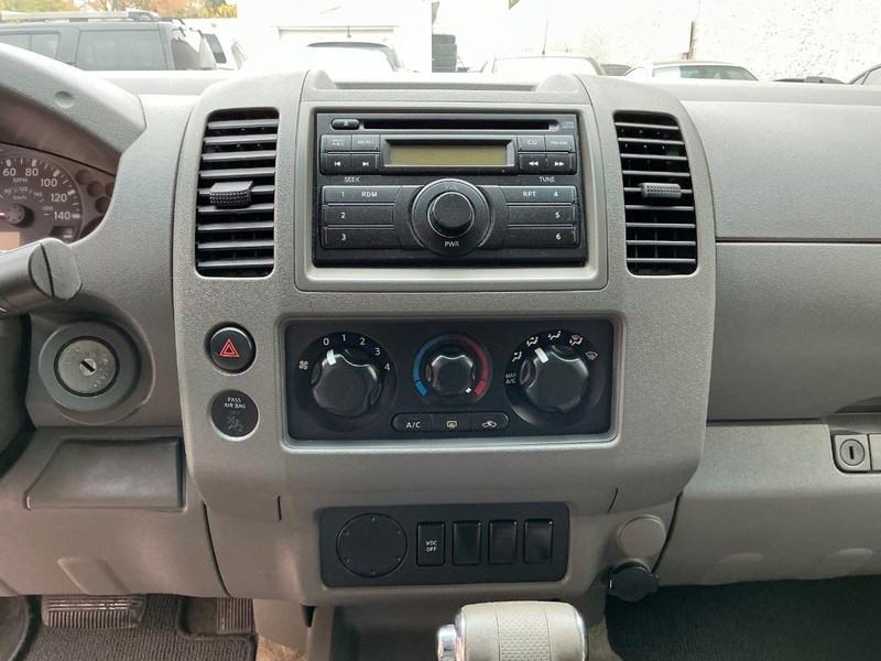 Nissan Frontier Vehicle Full-screen Gallery Image 14