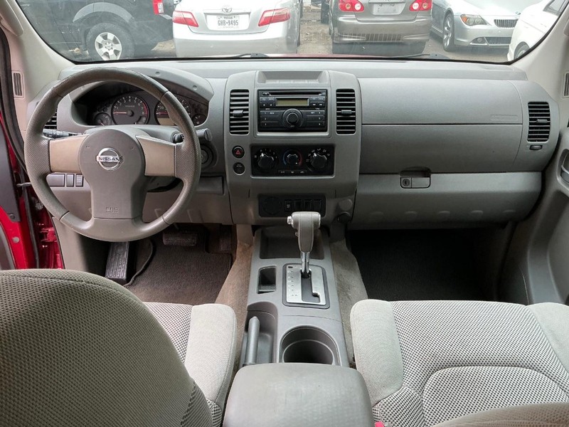 Nissan Frontier Vehicle Full-screen Gallery Image 16