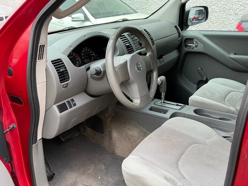 Nissan Frontier Vehicle Full-screen Gallery Image 19