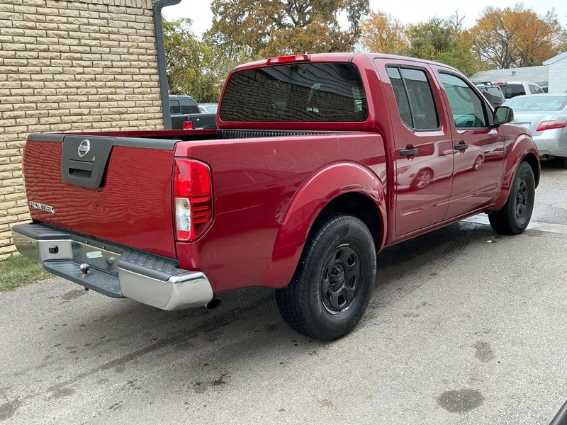 Nissan Frontier Vehicle Full-screen Gallery Image 23