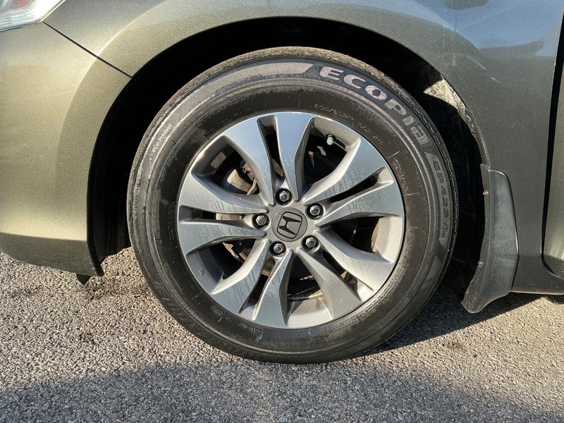 Honda Accord Sedan Vehicle Full-screen Gallery Image 04