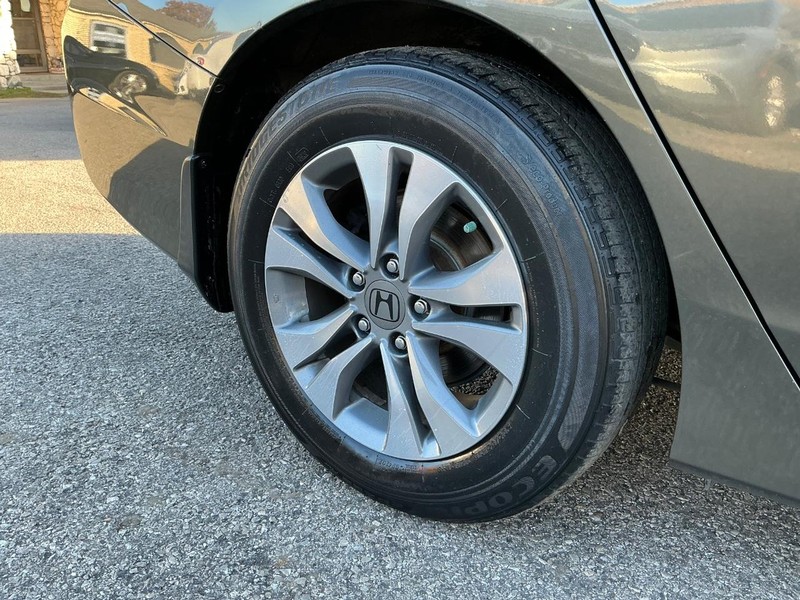 Honda Accord Sedan Vehicle Full-screen Gallery Image 07