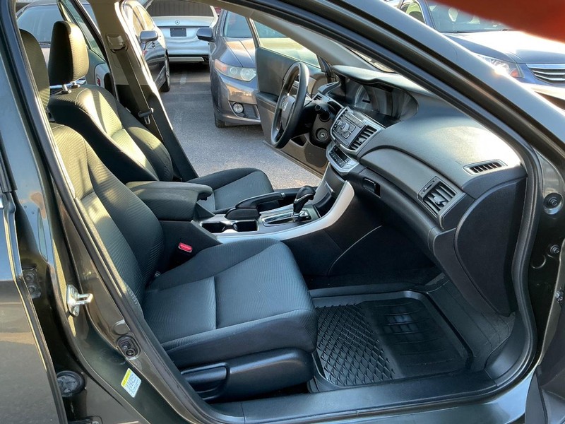 Honda Accord Sedan Vehicle Full-screen Gallery Image 09