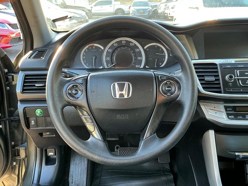 Honda Accord Sedan Vehicle Full-screen Gallery Image 16
