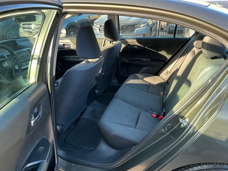 Honda Accord Sedan Vehicle Full-screen Gallery Image 19