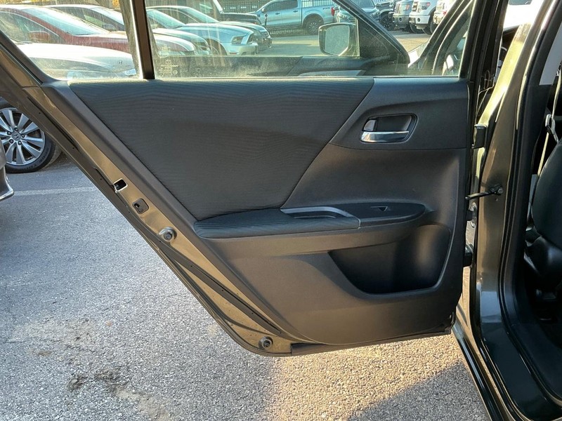 Honda Accord Sedan Vehicle Full-screen Gallery Image 21