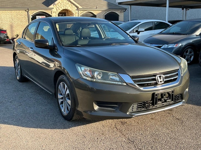 Honda Accord Sedan Vehicle Full-screen Gallery Image 24