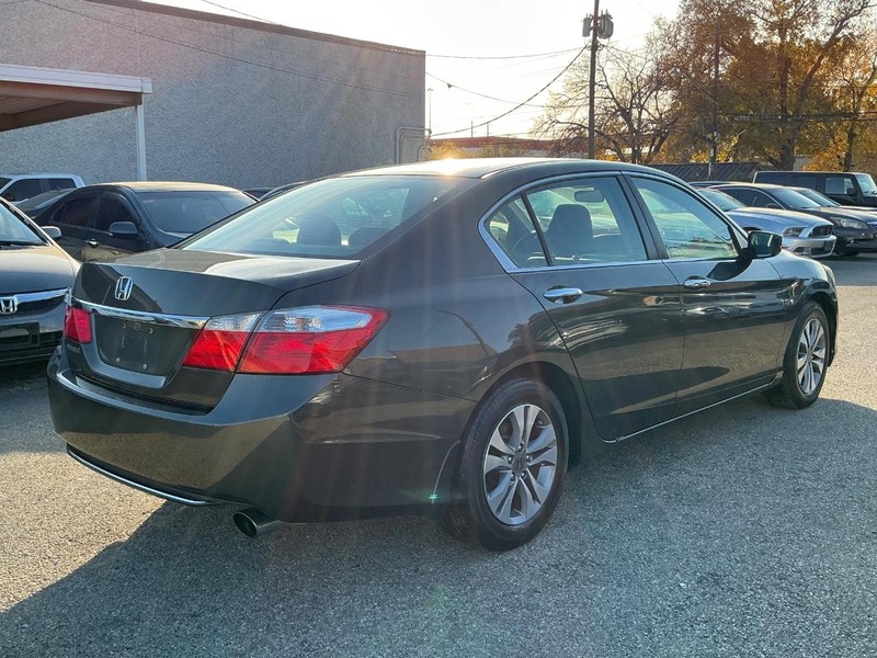 Honda Accord Sedan Vehicle Full-screen Gallery Image 25