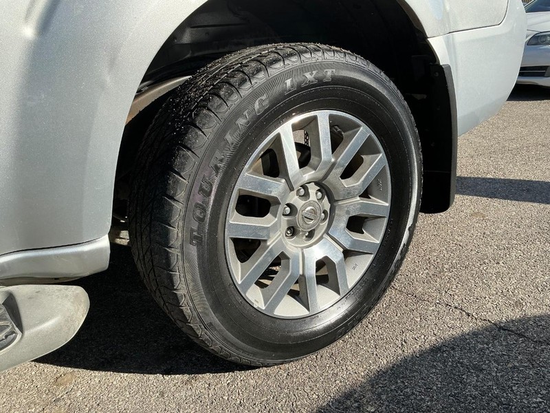 Nissan Pathfinder Vehicle Full-screen Gallery Image 06