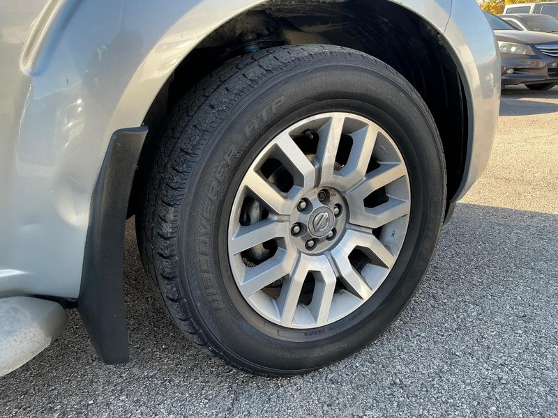 Nissan Pathfinder Vehicle Full-screen Gallery Image 08