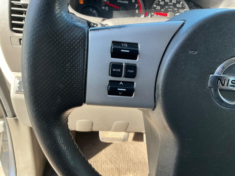 Nissan Pathfinder Vehicle Full-screen Gallery Image 16