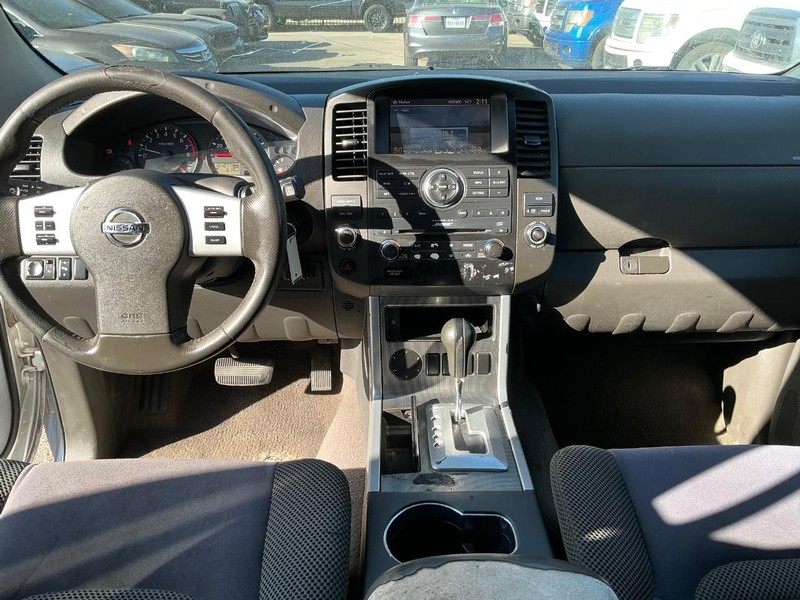 Nissan Pathfinder Vehicle Full-screen Gallery Image 18