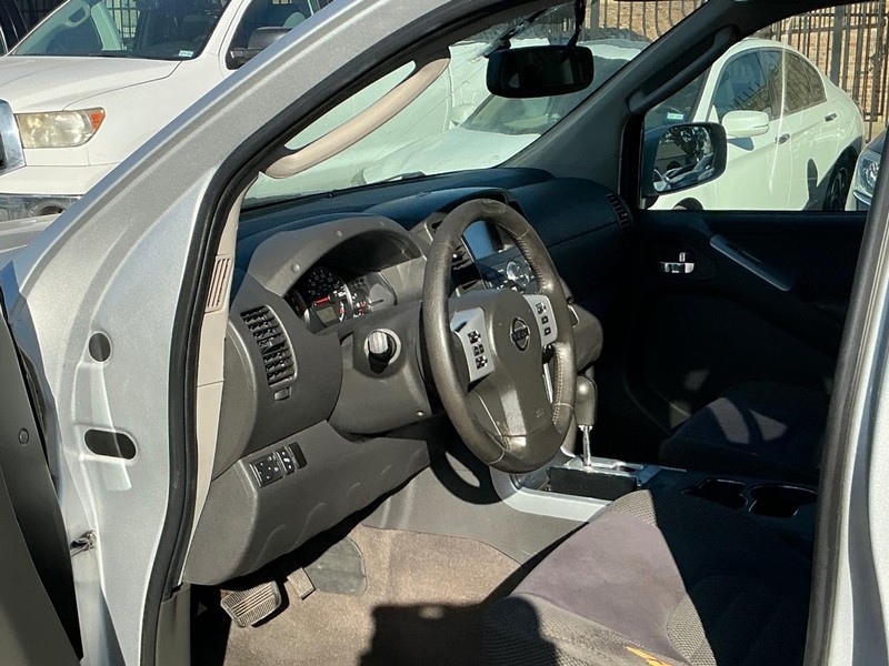 Nissan Pathfinder Vehicle Full-screen Gallery Image 22