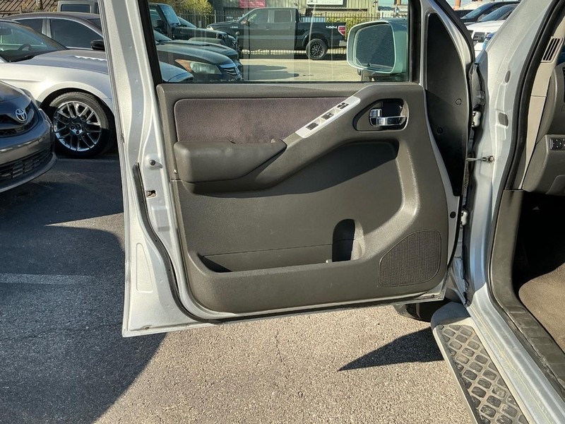 Nissan Pathfinder Vehicle Full-screen Gallery Image 23