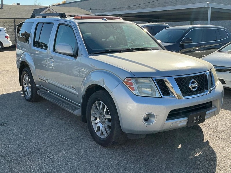 Nissan Pathfinder Vehicle Full-screen Gallery Image 24