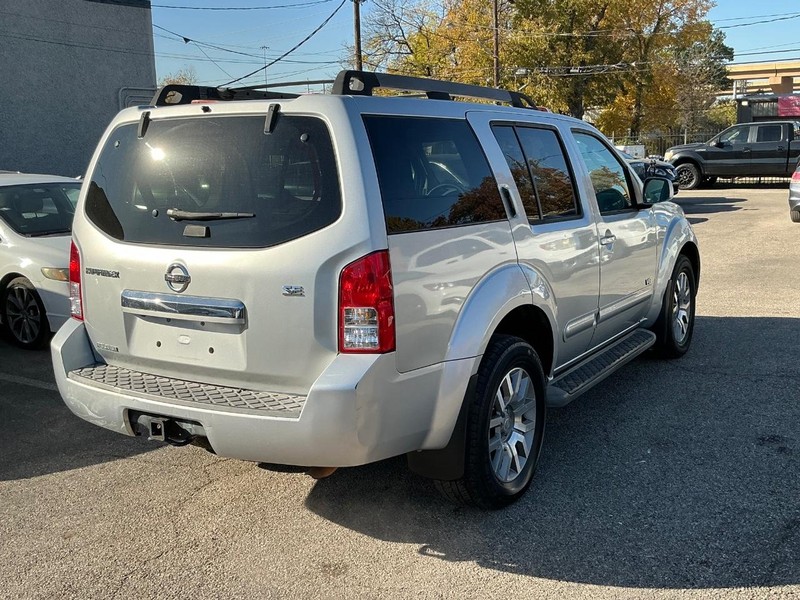 Nissan Pathfinder Vehicle Full-screen Gallery Image 25