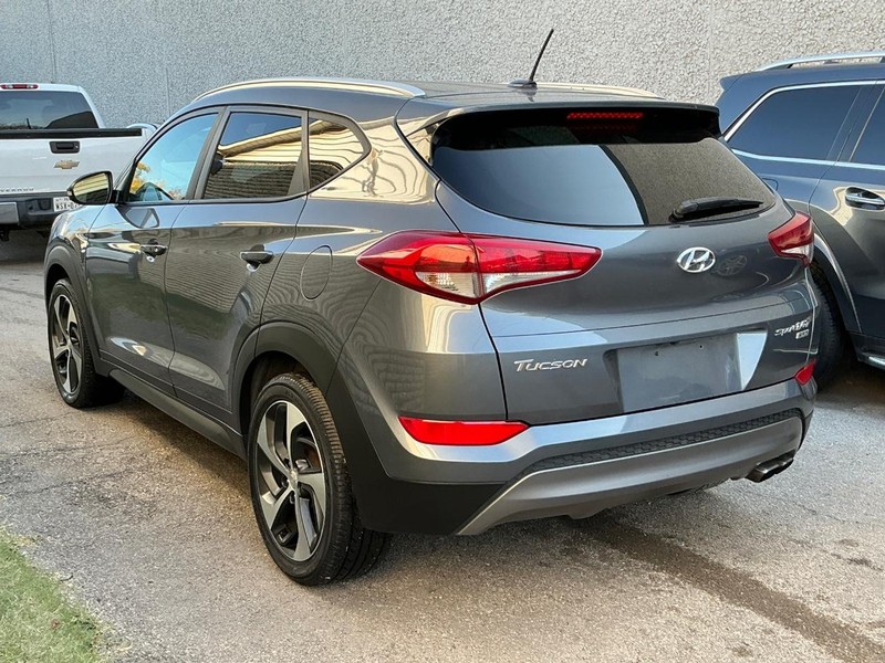 Hyundai Tucson Vehicle Full-screen Gallery Image 02