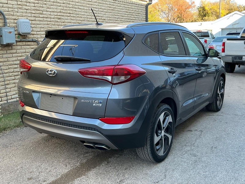 Hyundai Tucson Vehicle Full-screen Gallery Image 03