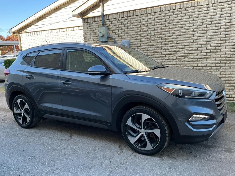 Hyundai Tucson Vehicle Full-screen Gallery Image 04