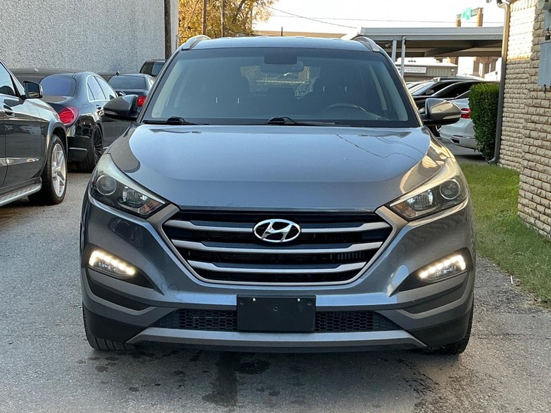 Hyundai Tucson Vehicle Full-screen Gallery Image 06