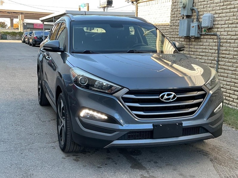 Hyundai Tucson Vehicle Full-screen Gallery Image 07