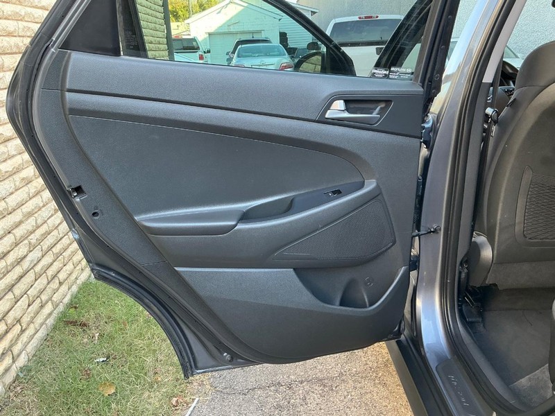 Hyundai Tucson Vehicle Full-screen Gallery Image 11