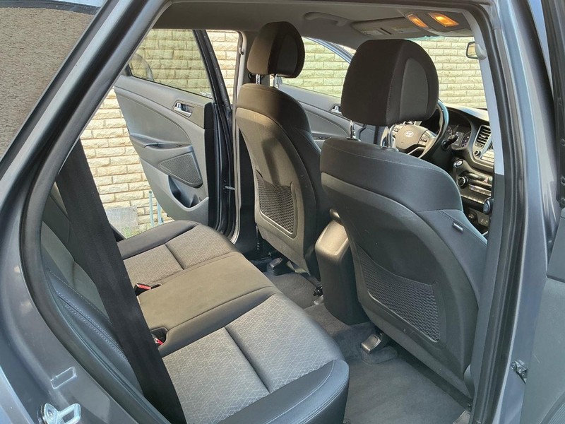 Hyundai Tucson Vehicle Full-screen Gallery Image 14