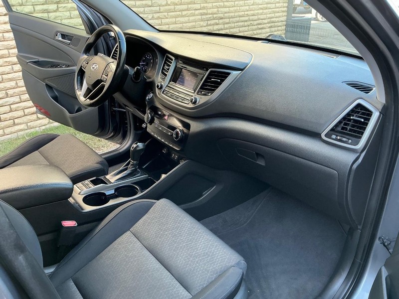 Hyundai Tucson Vehicle Full-screen Gallery Image 17