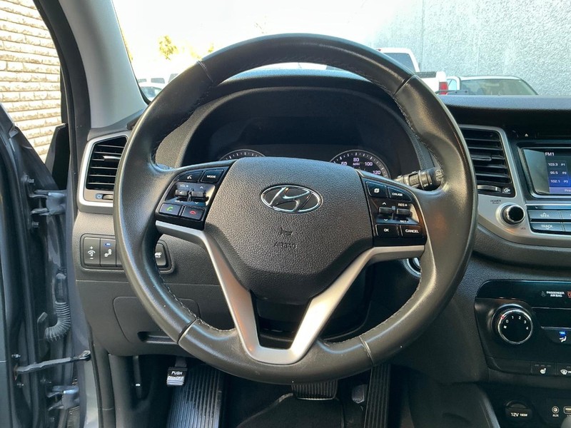 Hyundai Tucson Vehicle Full-screen Gallery Image 19