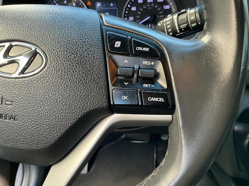 Hyundai Tucson Vehicle Full-screen Gallery Image 21